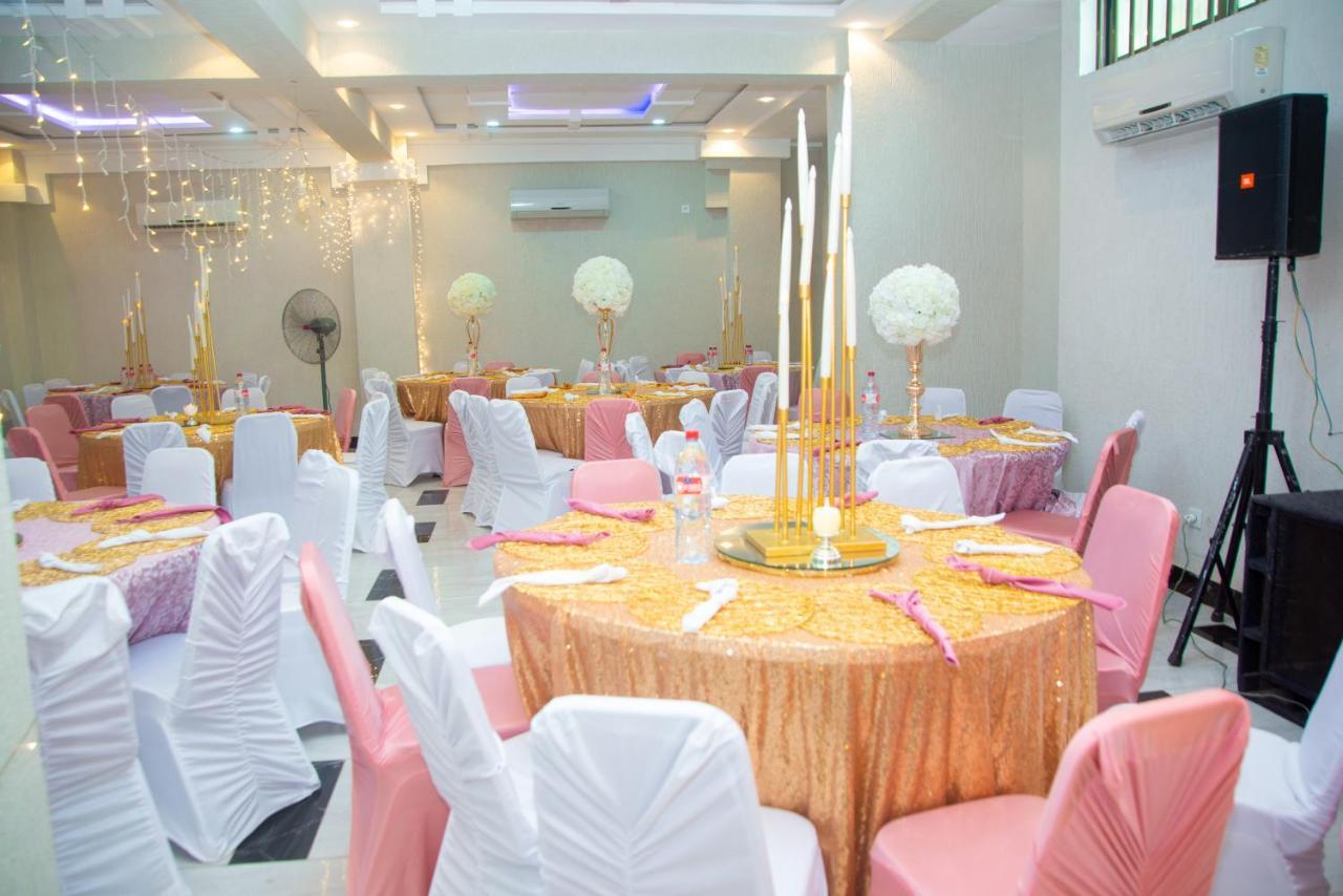 Hotel Mavilla โกโตนู ภายนอก รูปภาพ