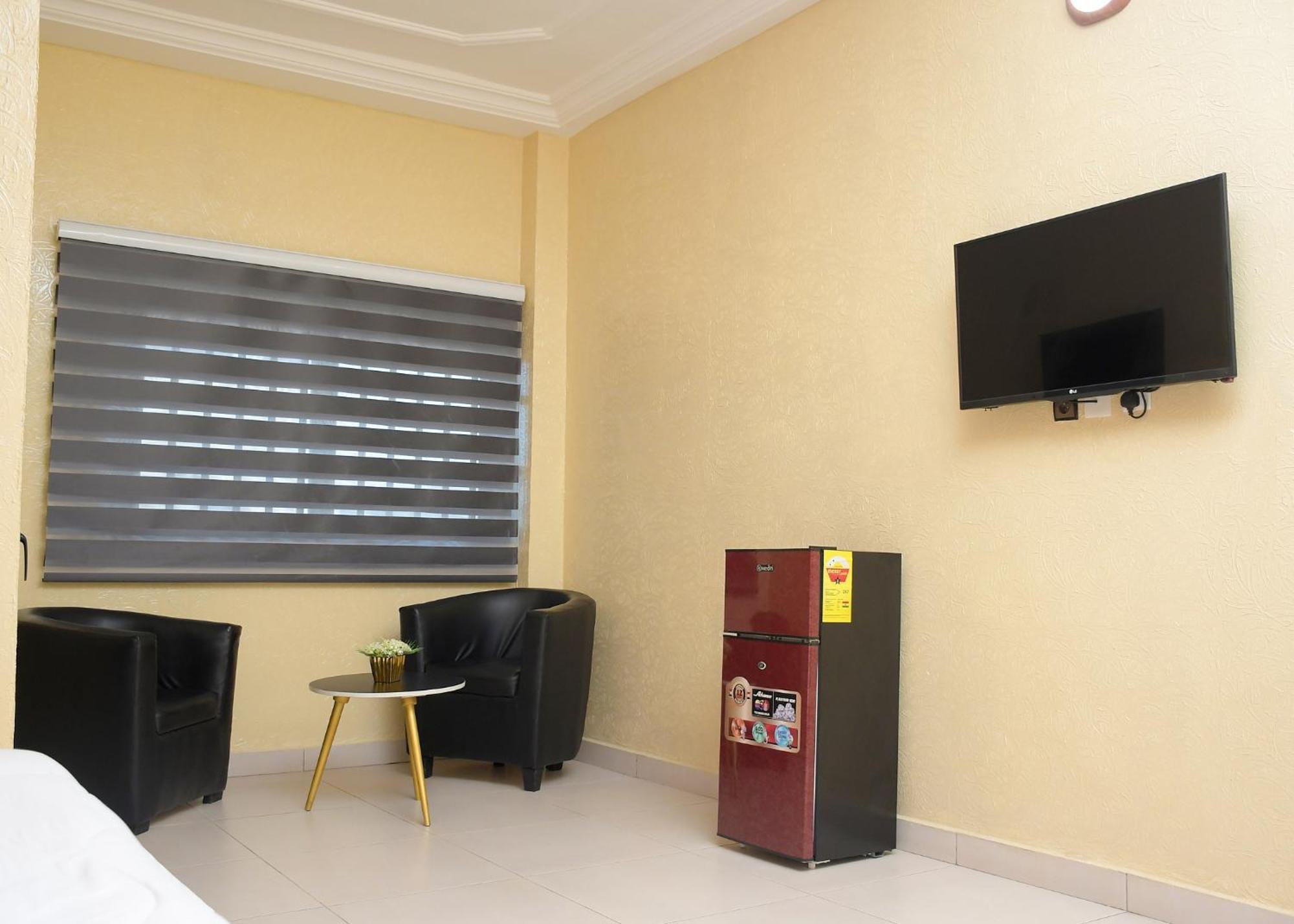 Hotel Mavilla โกโตนู ภายนอก รูปภาพ