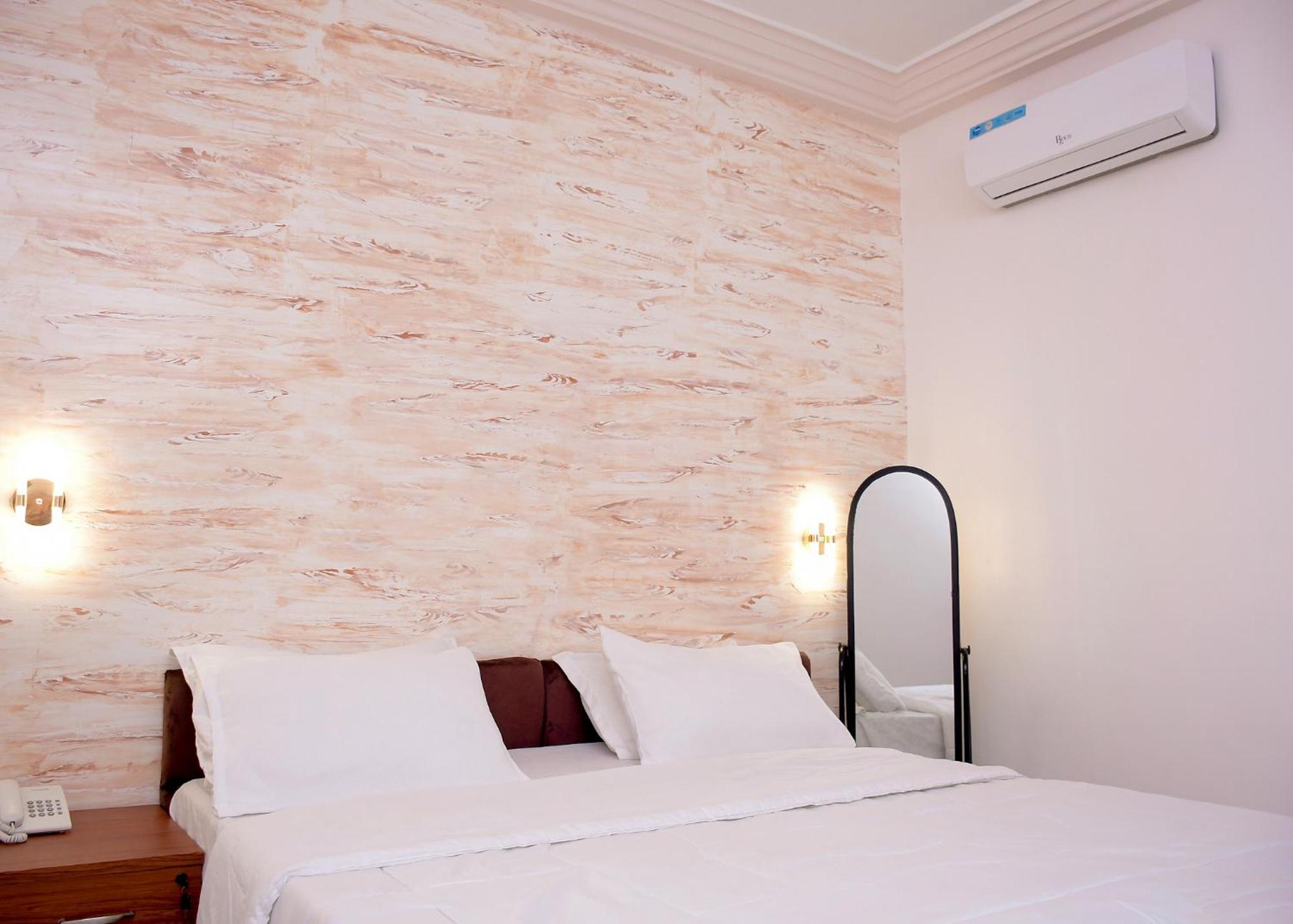 Hotel Mavilla โกโตนู ภายนอก รูปภาพ