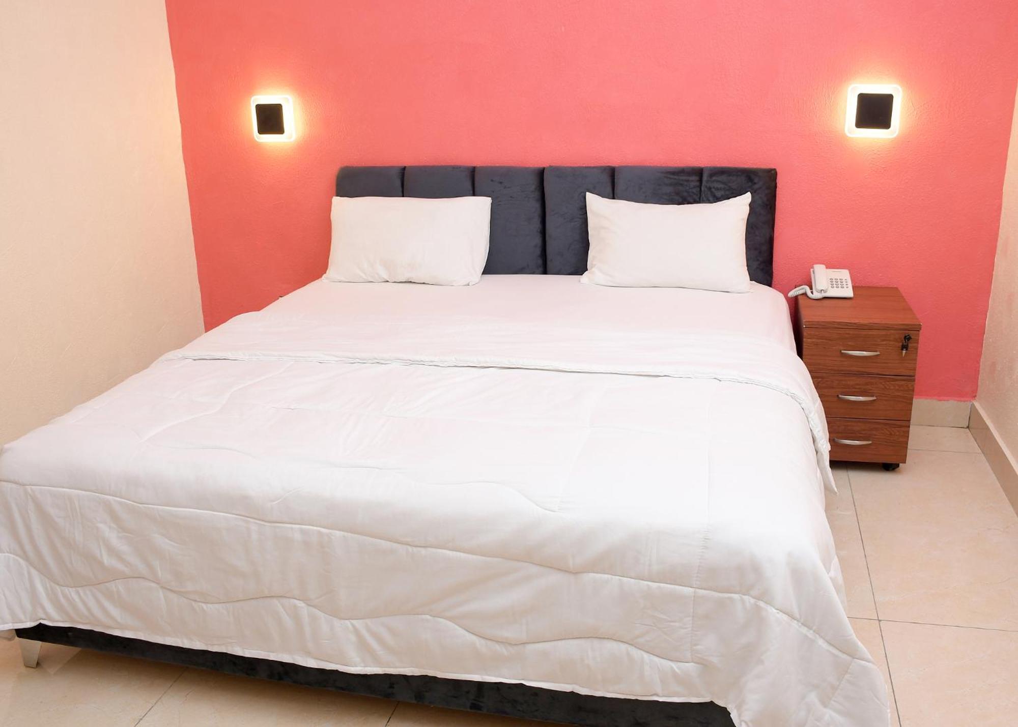 Hotel Mavilla โกโตนู ภายนอก รูปภาพ