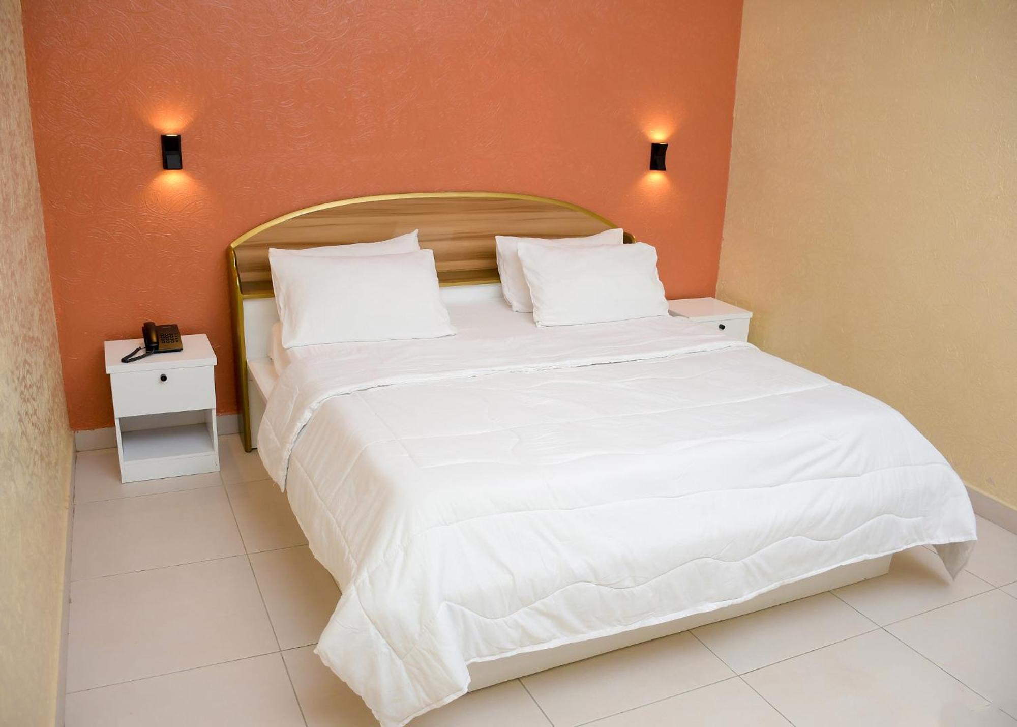 Hotel Mavilla โกโตนู ภายนอก รูปภาพ