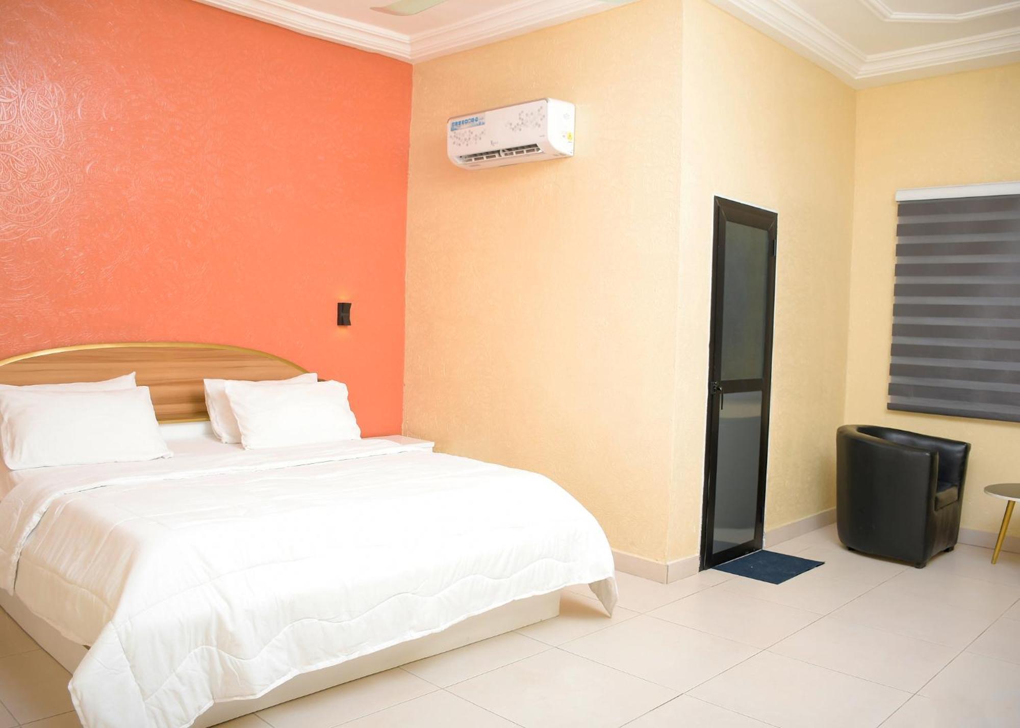 Hotel Mavilla โกโตนู ภายนอก รูปภาพ