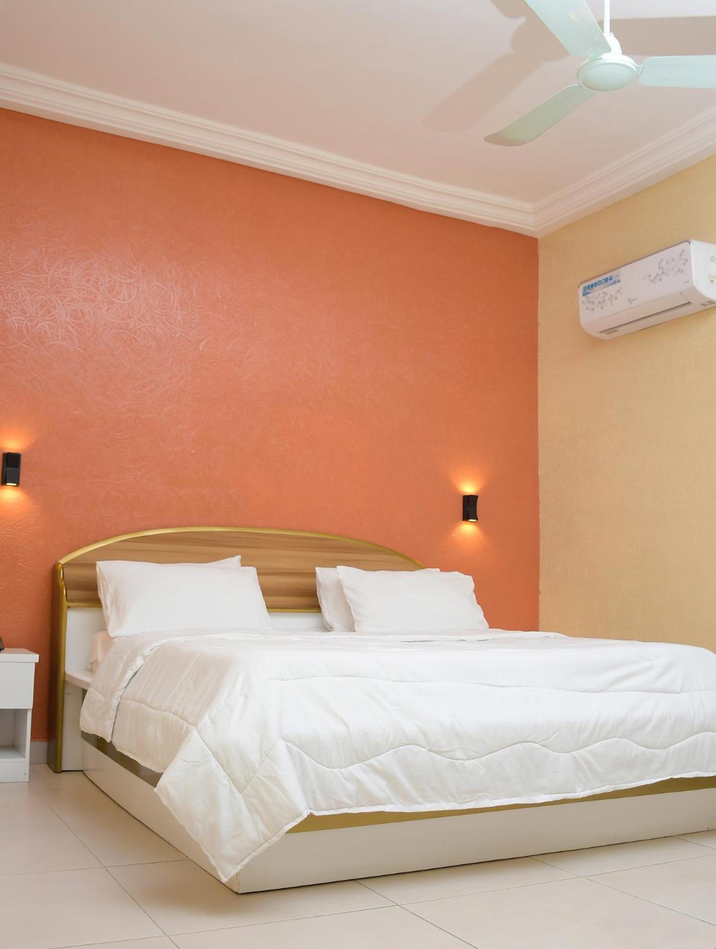 Hotel Mavilla โกโตนู ภายนอก รูปภาพ