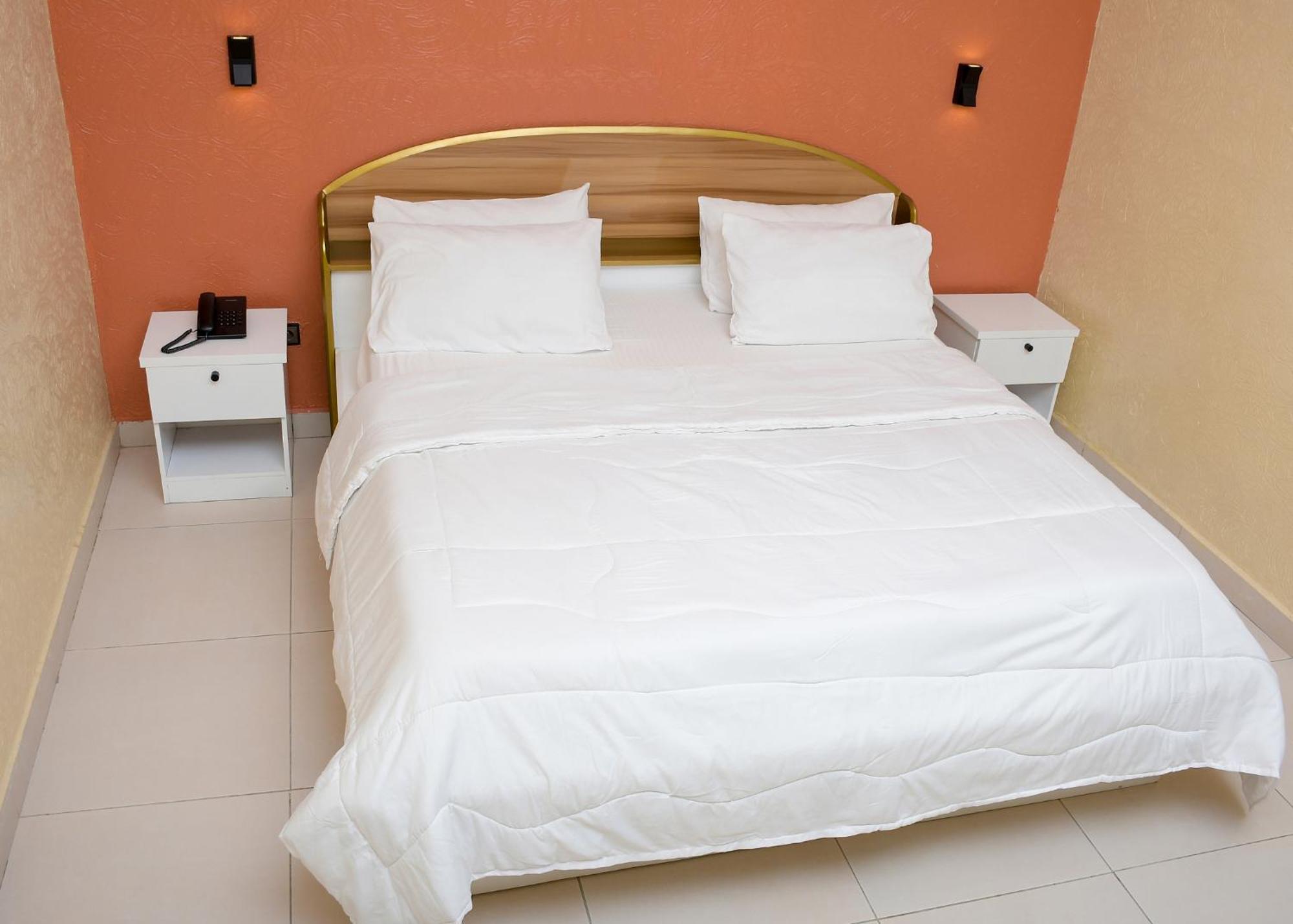 Hotel Mavilla โกโตนู ภายนอก รูปภาพ