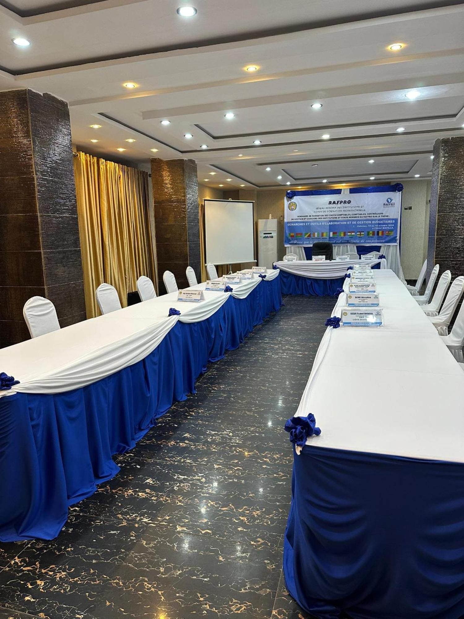 Hotel Mavilla โกโตนู ภายนอก รูปภาพ