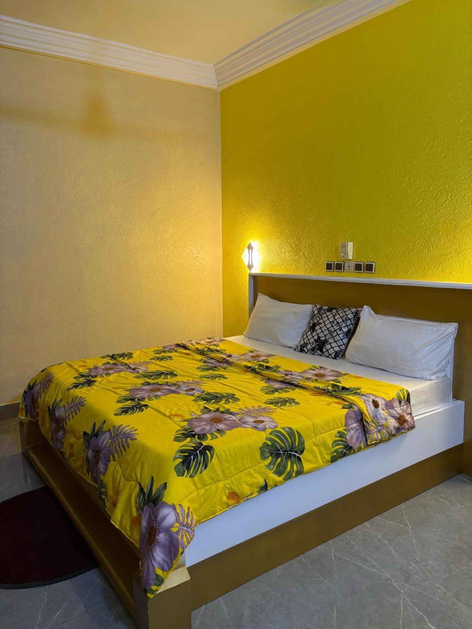 Hotel Mavilla โกโตนู ภายนอก รูปภาพ