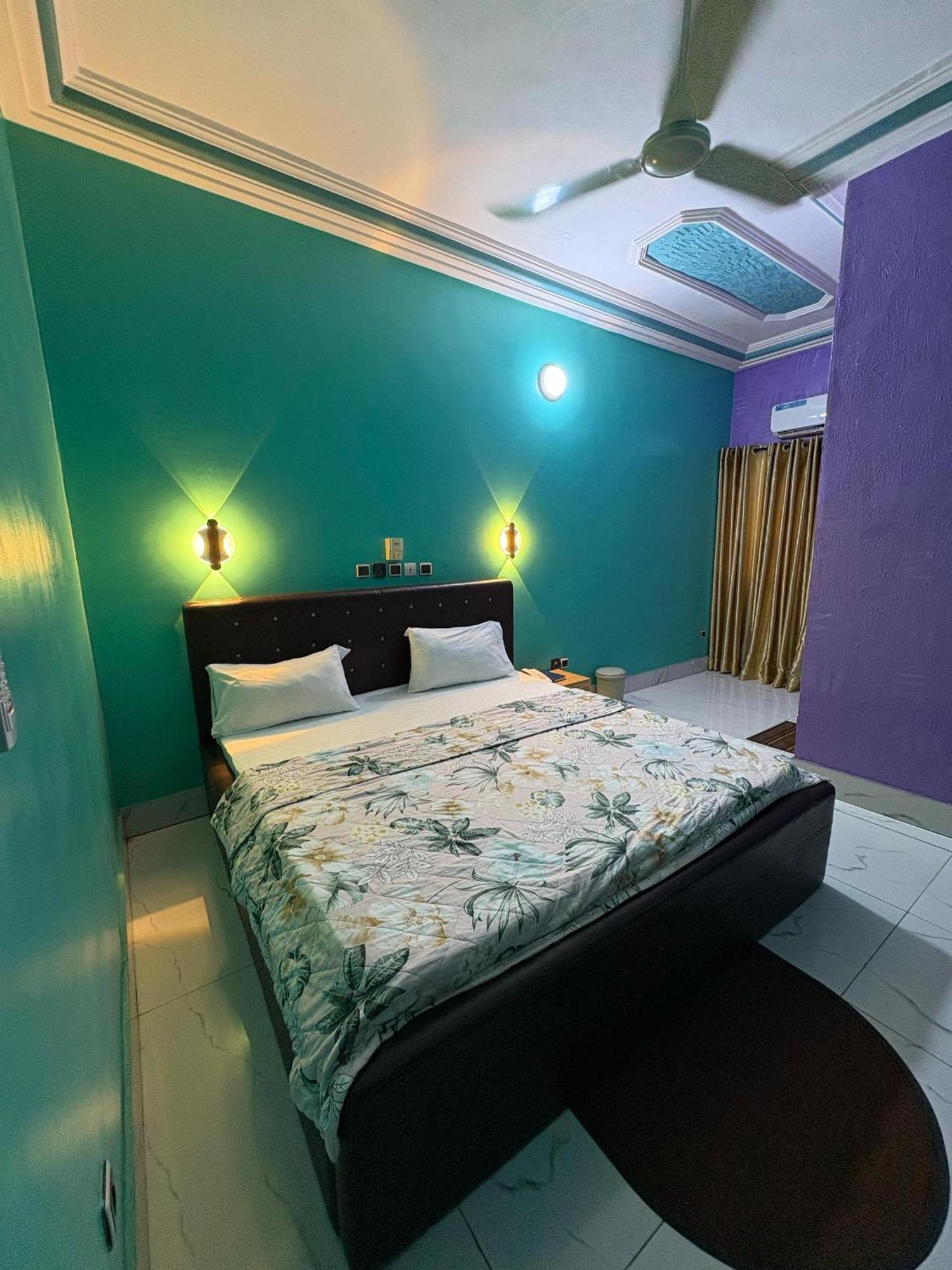 Hotel Mavilla โกโตนู ภายนอก รูปภาพ