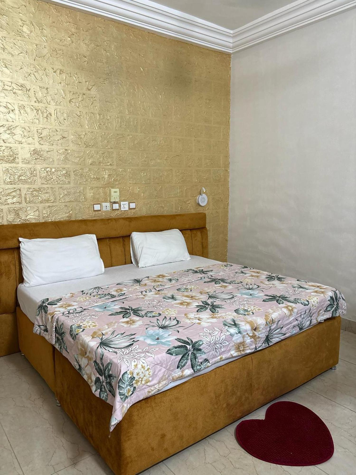 Hotel Mavilla โกโตนู ภายนอก รูปภาพ