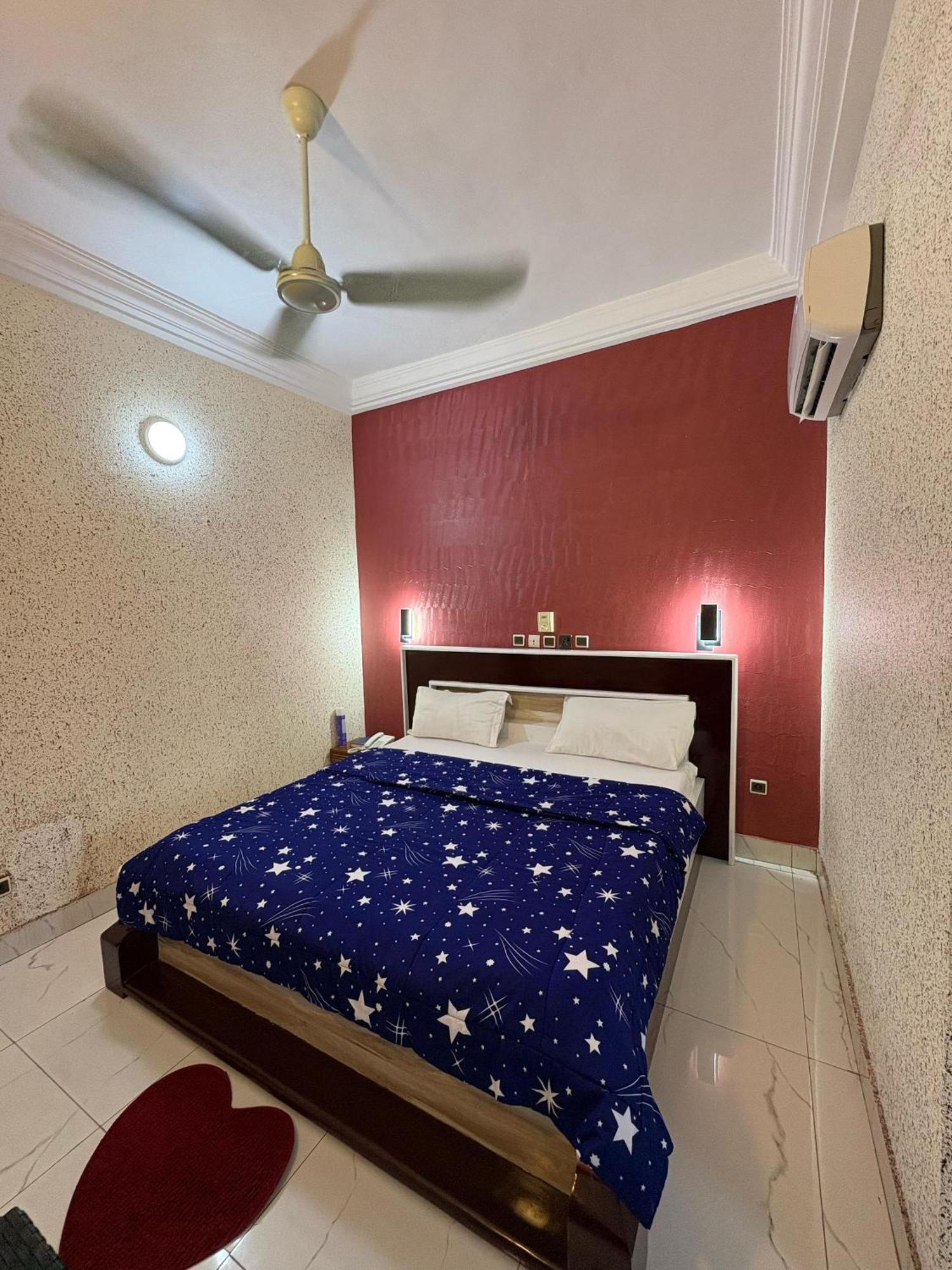Hotel Mavilla โกโตนู ภายนอก รูปภาพ